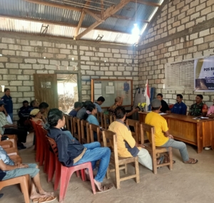 Babinsa Koramil 1627-01/Ba’a Hadiri Musyawarah Desa Prioritas dan Rembuk Stunting di Desa Tebole