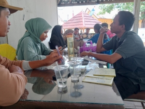 Perkuat Sektor Peternakan, Babinsa Ikut Kawal Registrasi Ternak di Desa Mataiyang