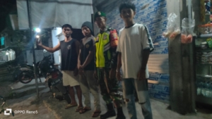 Patroli Malam Babinsa Dusun Pandai Jaga Kamtibmas