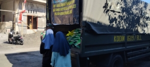 Koramil 1609-05/Sukasada Bantu Stabilkan Harga Pangan Melalui Penjualan Beras SPHP