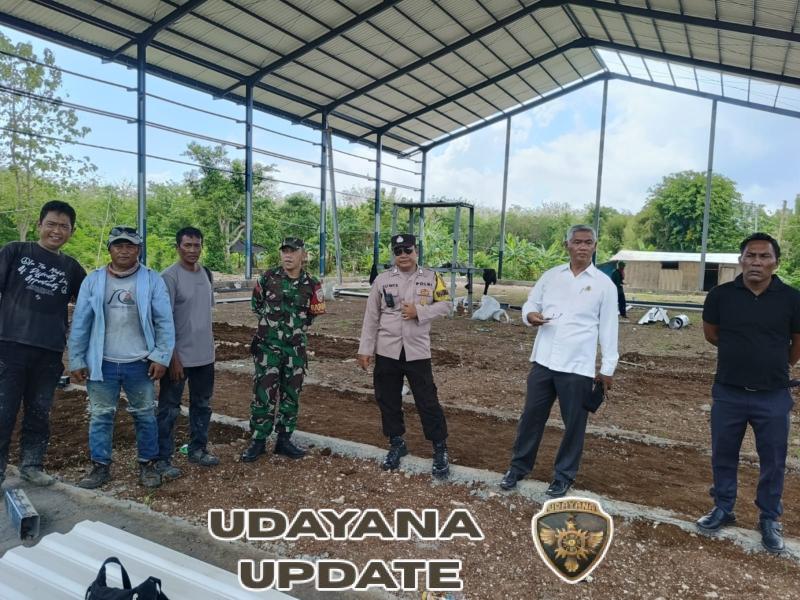 Patroli Wilayah, Babinsa Lembongan Gelar Sidak Pembangunan Lapangan Padel Di Dusun Kaja