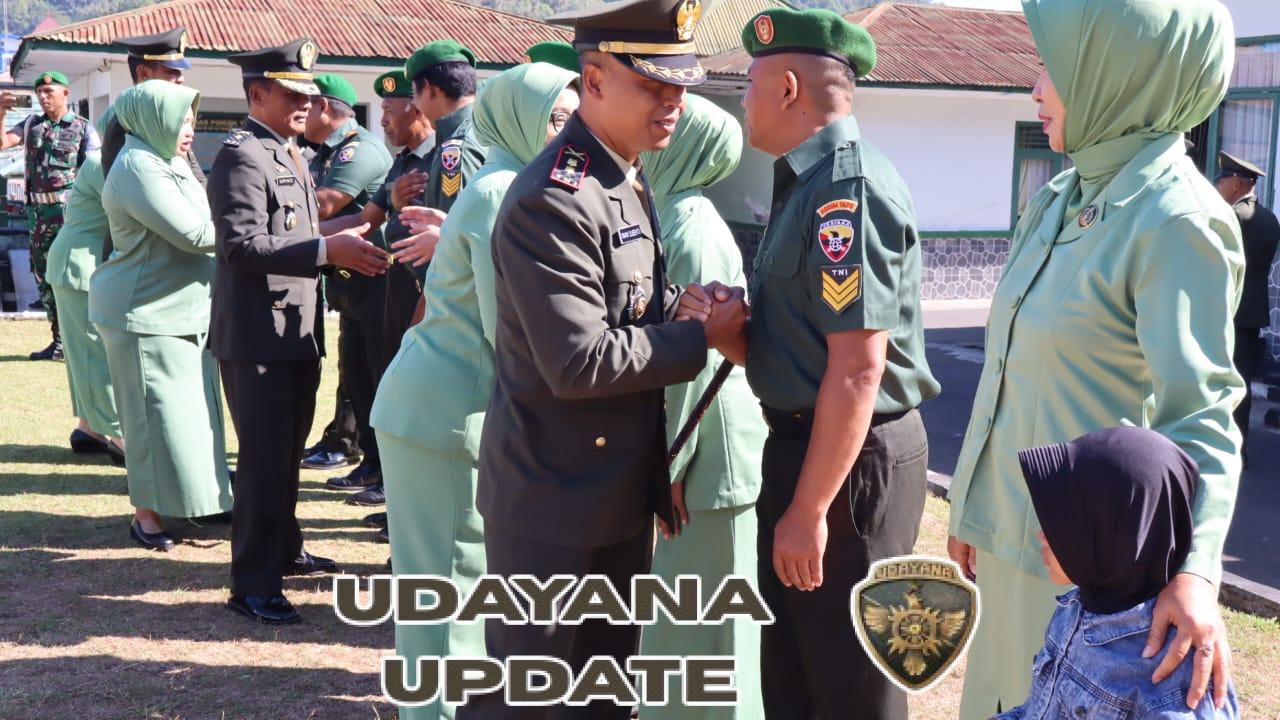 Dandim 1625/Ngada Letkol Inf. Imam Subekti S.E Ucapkan Selamat dan Siram Bunga kepada Anggota Naik Pangkat