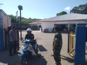 Piket Koramil 1627-02/Pantai Baru Laksanakan Monitoring Keberangkatan KMP Garda Maritim 3