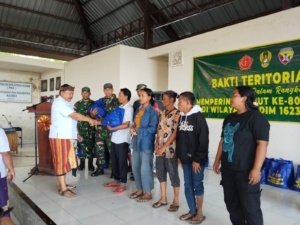 400 paket sembako di bagikan oleh Kodim 1623/Karangasem kepada Warga di Kec.Kubu dalam rangka memperingati HUT TNI ke – 80,