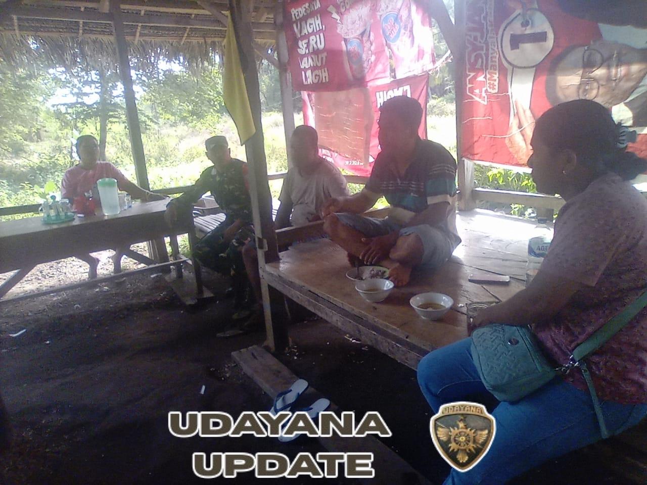 Babinsa Maurole Laksanakan Komsos, Pamwil, dan Pul Data di Desa Aewora