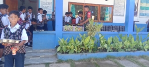 Babinsa Koramil 1627-01/Ba’a Dampingi Program Makanan Bergizi Gratis di Rote Ndao