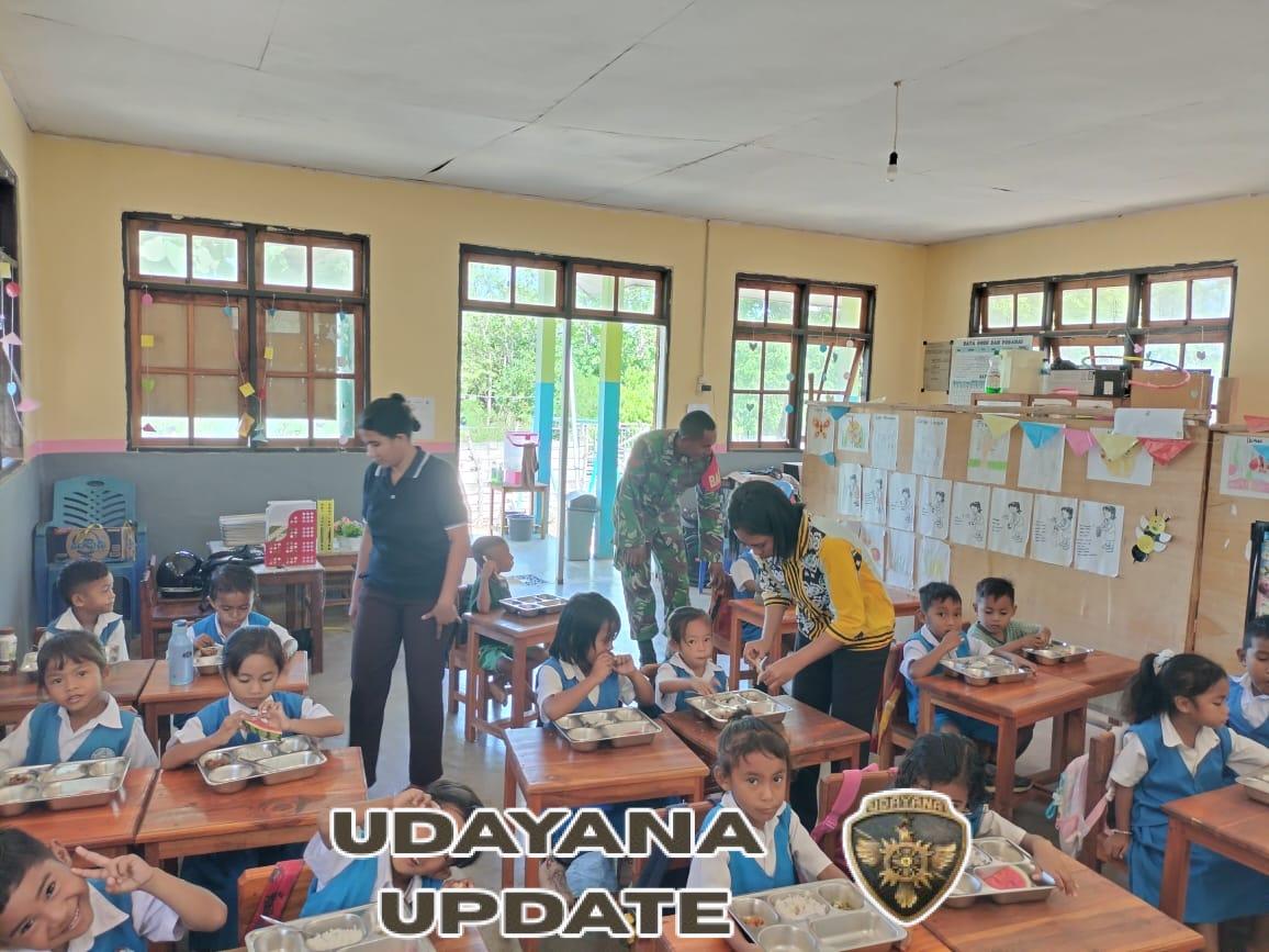 Babinsa Pantai Baru Dampingi Pemberian Makanan Bergizi Gratis kepada Ribuan Siswa