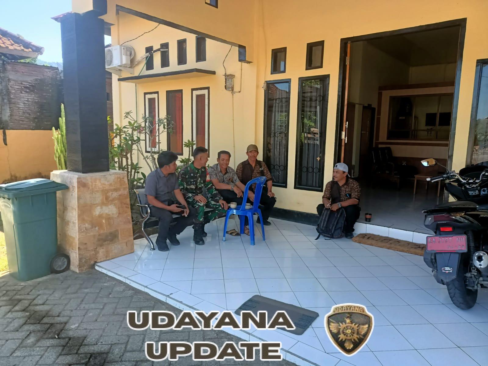 Perkuat Sinergi, Babinsa dan Staf Desa Mujahiddin Bahas Keamanan Wilayah