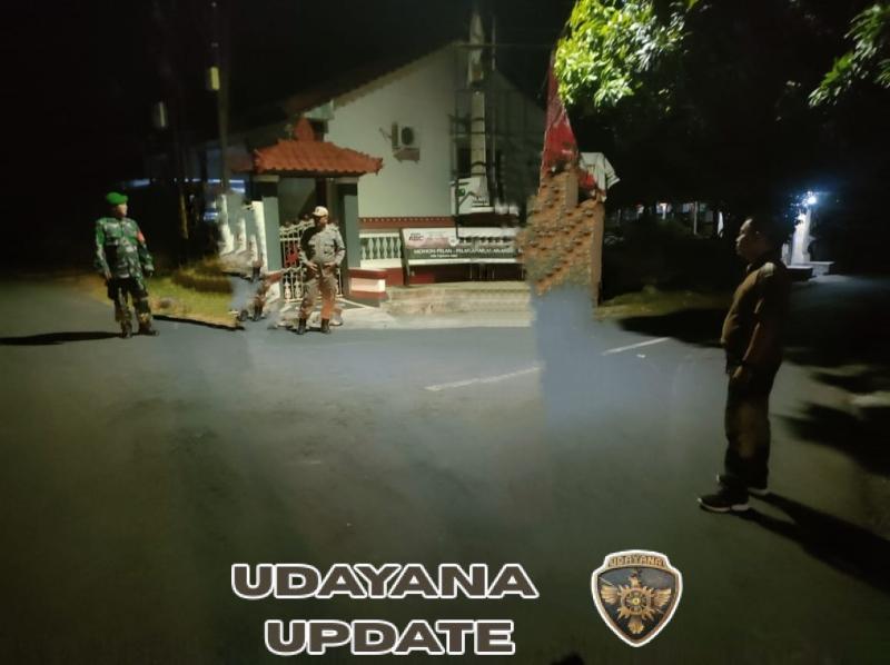 Patroli Siskamling Bersama, Satpol PP dan Pecalang Wujudkan Keamanan di Kecamatan Sawan