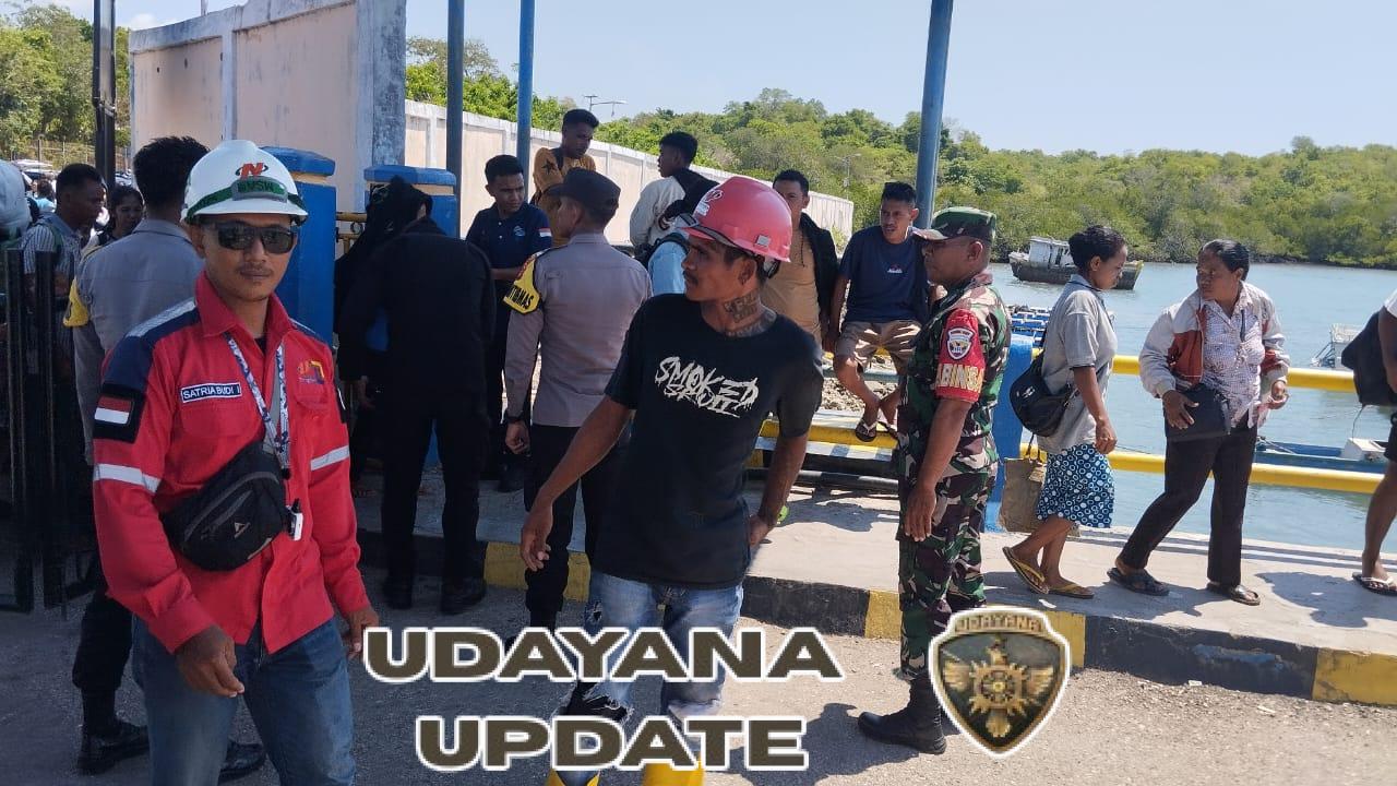 Babinsa Koramil 1627-02 Amankan Kedatangan KMP Inerie 2 di Pelabuhan Pantai Baru