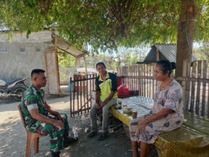 Babinsa Koramil 1625-05/Aesesa Serka Irwan Gelar Komsos di Dusun Karang Putih