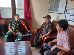 Babinsa Dan Perangkat Desa Klumpu Perkuat Sinergi Melalui Komsos