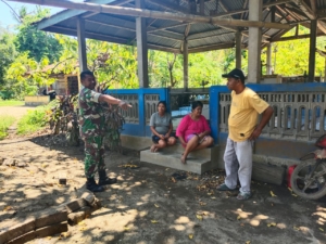 Babinsa Kodim 1602/Ende Tingkatkan Kamtibmas Melalui Komsos dan Pamwil di Desa Jamokeasa