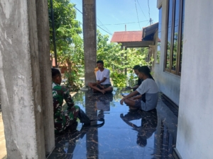 Babinsa Kodim 1602/Ende Tingkatkan Kamtibmas Melalui Komsos dan Pamwil di Desa Jegharangga