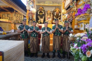 Kebersamaan TNI dan Krama Adat, Dandim 1616/Gianyar Sambut Pangdam IX/Udayana di Ubud