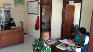 Sertu I Made Mawa Pantau Pelayanan Kesehatan, Wujud Kepedulian Babinsa di Desa Binaan