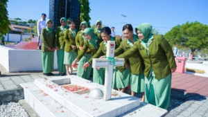 Kasrem 161/WS bersama PJU Korem 161/WS, Ikuti Ziarah Nasional HUT ke-80 TNI di TMP Dharma Loka.