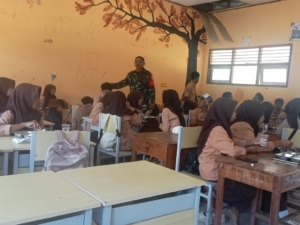 Ribuan Paket Makan Bergizi Gratis Dibagikan, Babinsa Pastikan Tepat Sasaran