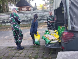 Babinsa Koramil 1626-02/Susut Terus Bantu Warga Lewat Gerakan Pangan Murah Bersama PT Bulog