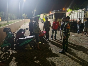 Detak Malam Labuan Bajo Dijaga Ketat: Babinsa Koramil Komodo Hadir Sebagai Pelindung Keamanan