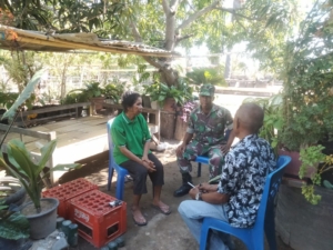 Babinsa Koramil 1625-05/Aesesa Jalin Komsos di Kelurahan Mbay II