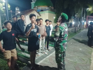 Babinsa Taliwang Imbau Warga Jaga Keamanan Saat Festival Pelajar Berlangsung