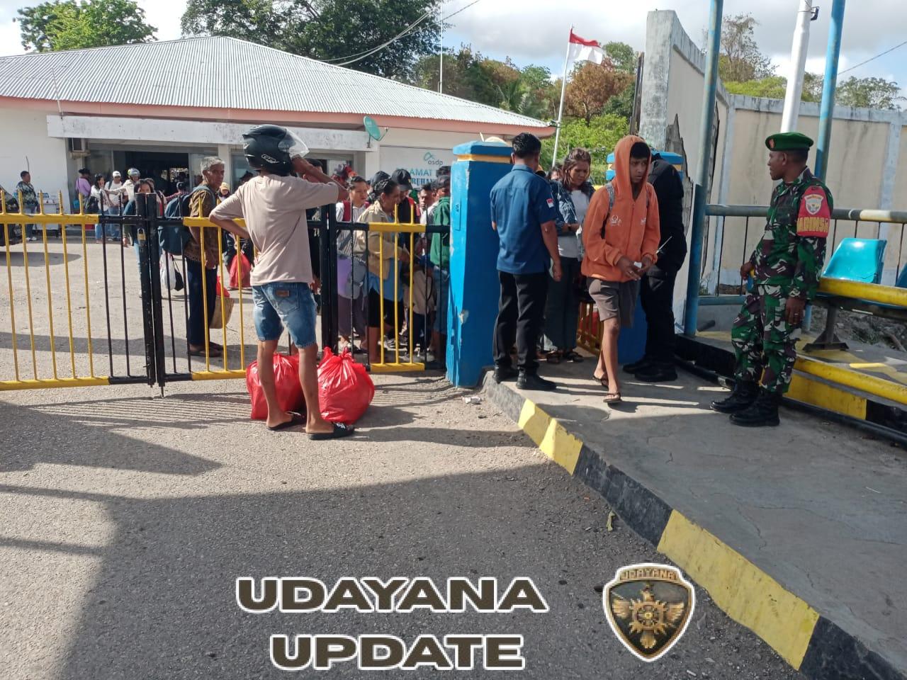 Babinsa Koramil 1627/Rote Ndao Amankan Keberangkatan KM Garda Maritim 3 di Pelabuhan Pantai Baru