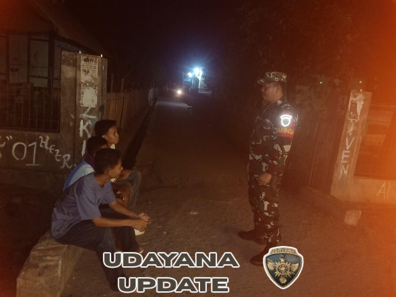 Wujudkan Lingkungan Aman, Babinsa Wawo Ajak Warga Ronda Malam di Desa Binaan