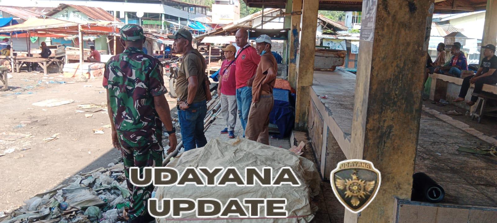 Babinsa Kawal Pemindahan Lapak Pedagang Ikan Jelang Pembangunan Pasar Mbongawani