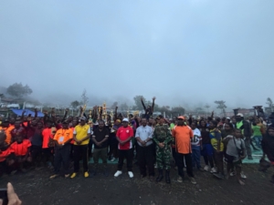 Kebersamaan Satgas Yonif 743/PSY dan Masyarakat Semarakkan HUT ke-29 Kabupaten Puncak Jaya