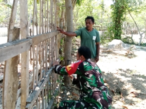 Babinsa Koramil 1627-03/Batutua Laksanakan Komsos Bersama Warga di Desa Temas