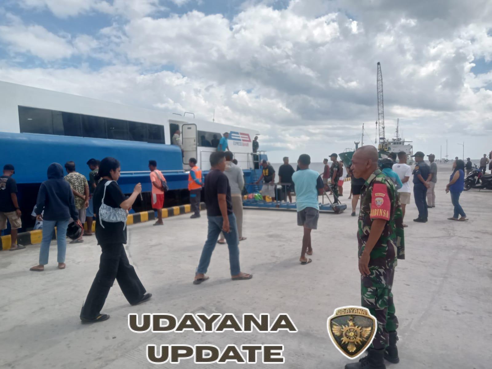 TNI AD Jaga Keamanan Aktivitas Pelayaran di Rote Ndao, Express Bahari 8E Sandar dan Berlayar Lancar