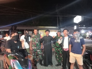 Deteksi Dini Babinsa Lakukan Patroli Rutin Malam Hari