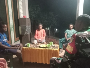 Babinsa Koramil 1627-03/Batutua Fasilitasi Penyelesaian Kasus Gadai Motor di Desa Boa