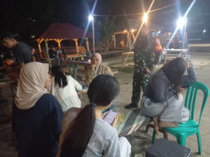 Patroli Malam Koramil 1628-02/Sekongkang Wujud Kepedulian TNI Jaga Kamtibmas di Wilayah Binaan