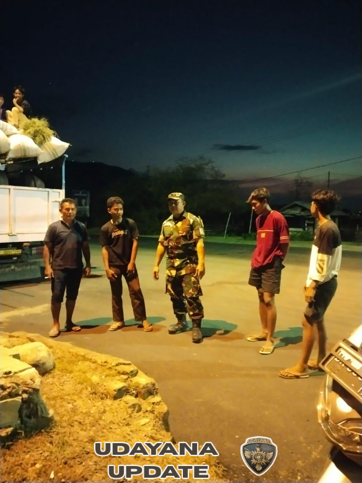 Babinsa Koramil 1628-04/Poto Tano Gelar Patroli Malam, Wujud Nyata Kepedulian TNI terhadap Keamanan Masyarakat