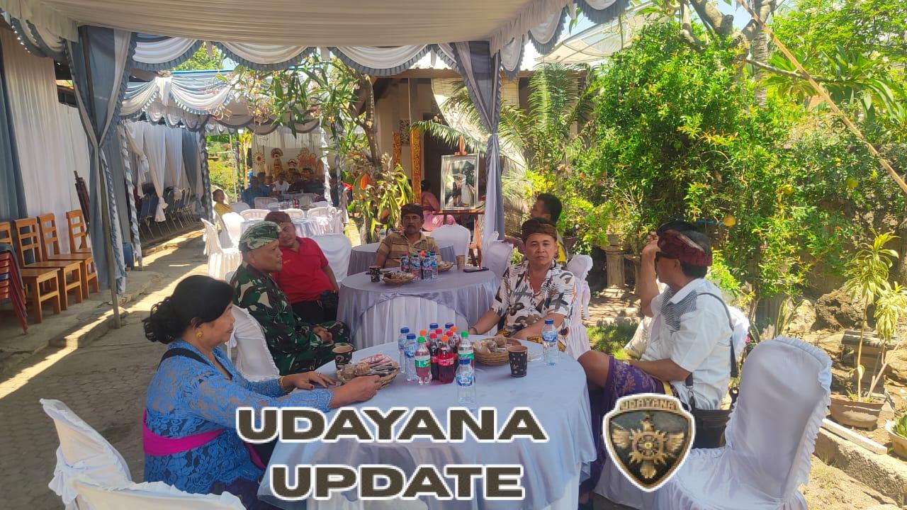 Komsos Ciptakan Keakraban: Serma Putu Sudiarsana Jalin Komunikasi Erat dengan Warga di Acara Pernikahan