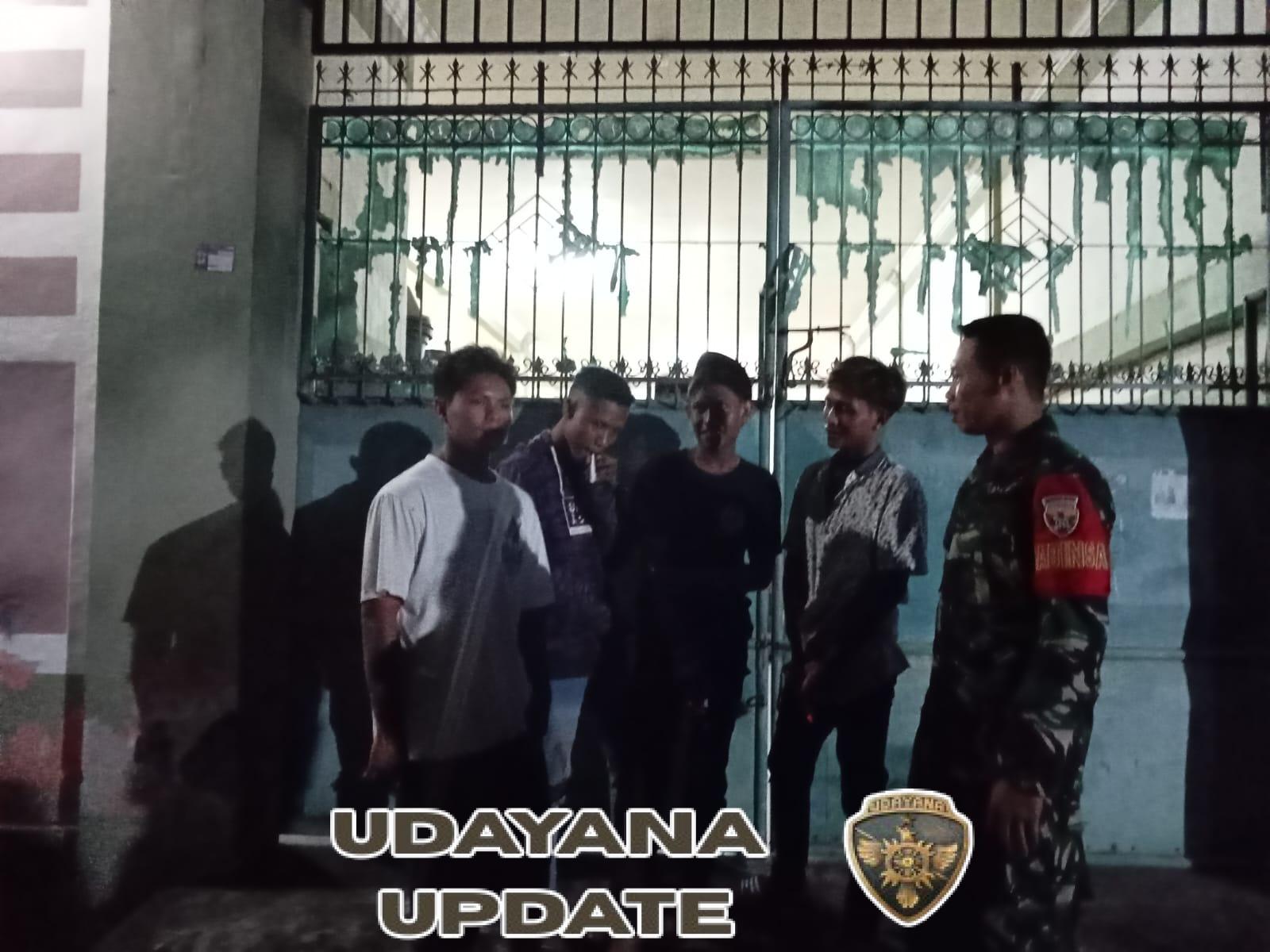 ‎Patroli Malam Babinsa Koramil 1615-01/Selong Perkuat Sinergi dengan Masyarakat Suralaga