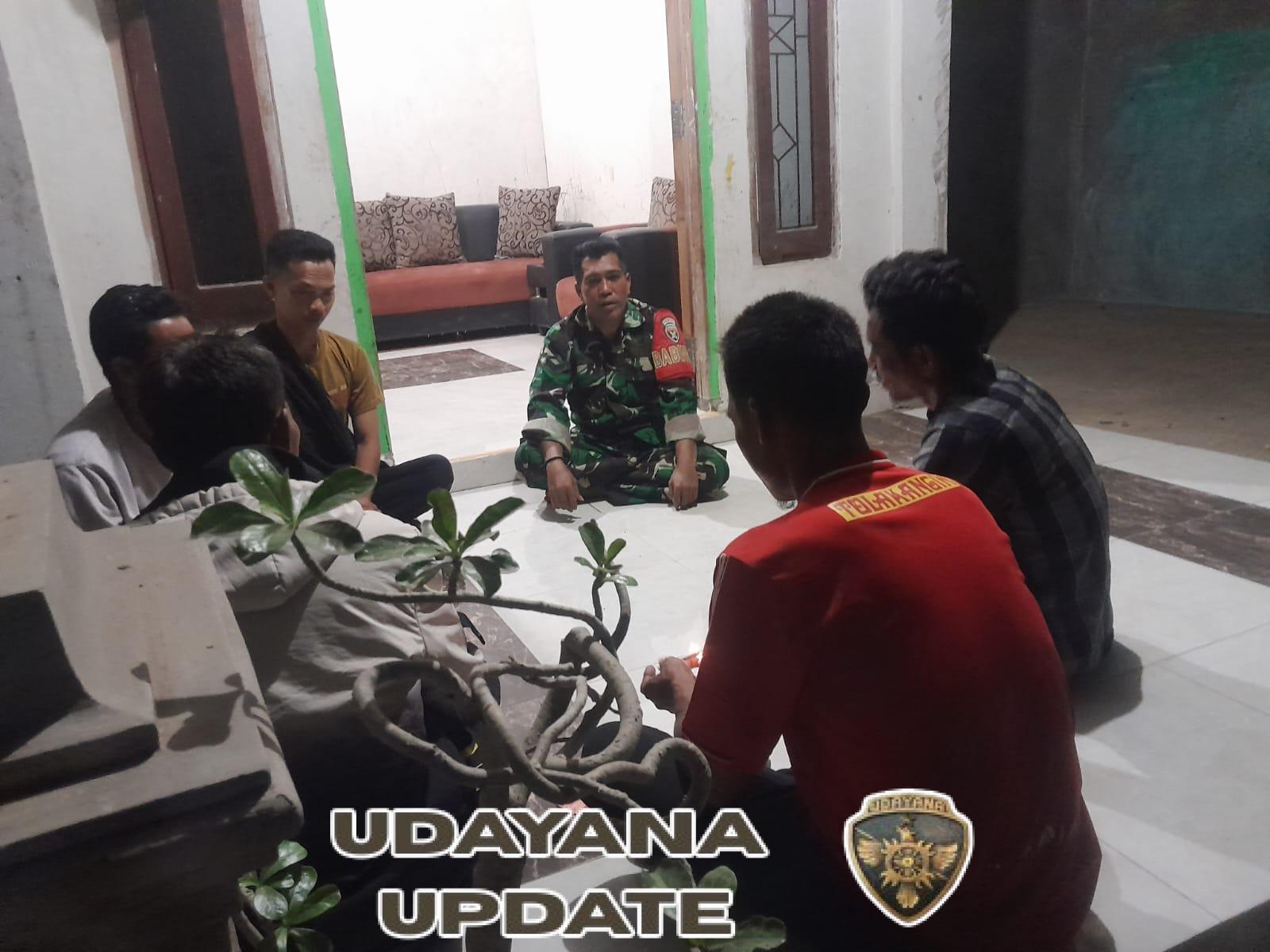 Patroli Ronda Malam Babinsa Desa Nunggi Waspadai Orang Asing dan Potensi Gangguan Keamanan