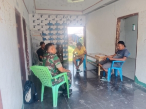Ciptakan Rasa Aman, Babinsa Ende Aktif Monitoring dan Komunikasi Sosial di Wilayah Binaan