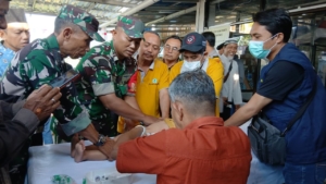 TNI Hadir untuk Rakyat, Puluhan Anak Disunat Gratis di Langko