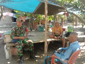 Jaga Kamtibmas, Babinsa Ende Turun Langsung Temui Warga di Nangapanda