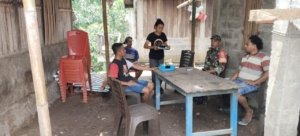 TNI Hadir di Tengah Masyarakat, Babinsa Laksanakan Komsos di Detusoko