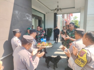 Danramil 1616-07/Payangan Terima Kunjungan Kapolsek dan Damkar dalam Perayaan HUT TNI ke-80