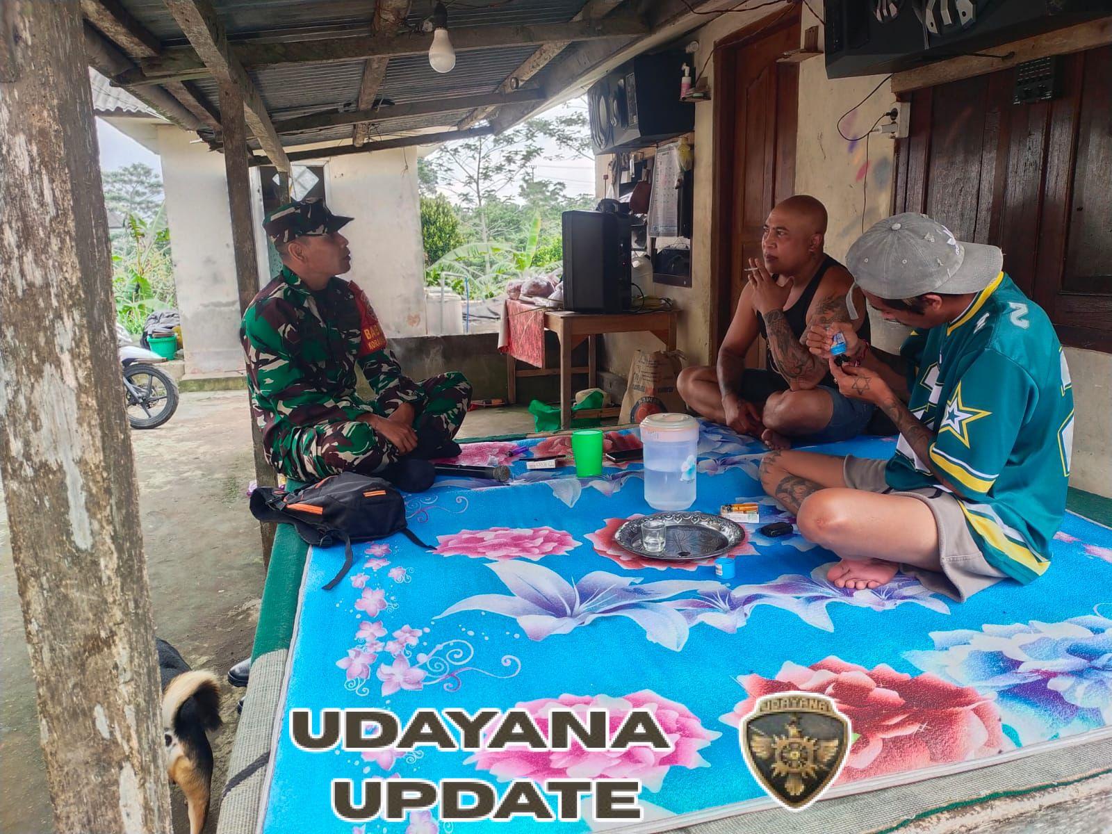 Babinsa Desa Kayubihi Jalin Komsos dengan Warga untuk Perkuat Kamtibmas di Wilayah Binaan