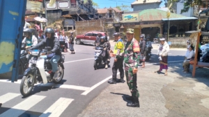 TNI–Polri Bersinergi Amankan Karya Pujawali di Pura Puncak Penulisan Sukawana