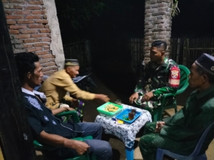 Ronda Malam di Desa Campa, Babinsa Imbau Warga Cek Keamanan Rumah