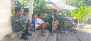 Babinsa Koramil 1602-01/Ende Tingkatkan Komsos dan Keamanan Wilayah di Desa Ndetuszea