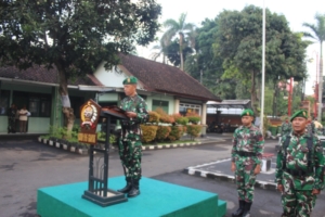 Mayor Inf I Gede Astawa Pimpin Upacara Bendera Rutin di Makodim 1616/Gianyar