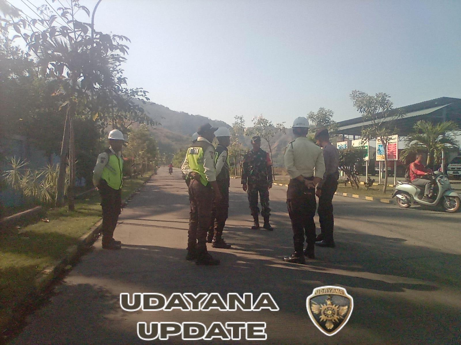 Babinsa Maurole Tinjau Keamanan PLTU Ropa Lewat Komsos dan Pul Data